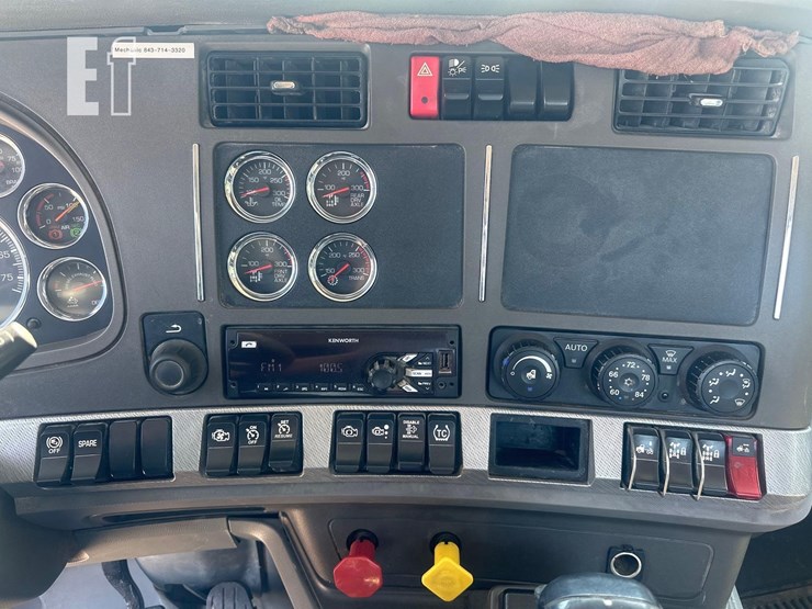 2015-kenworth-t880-image-26