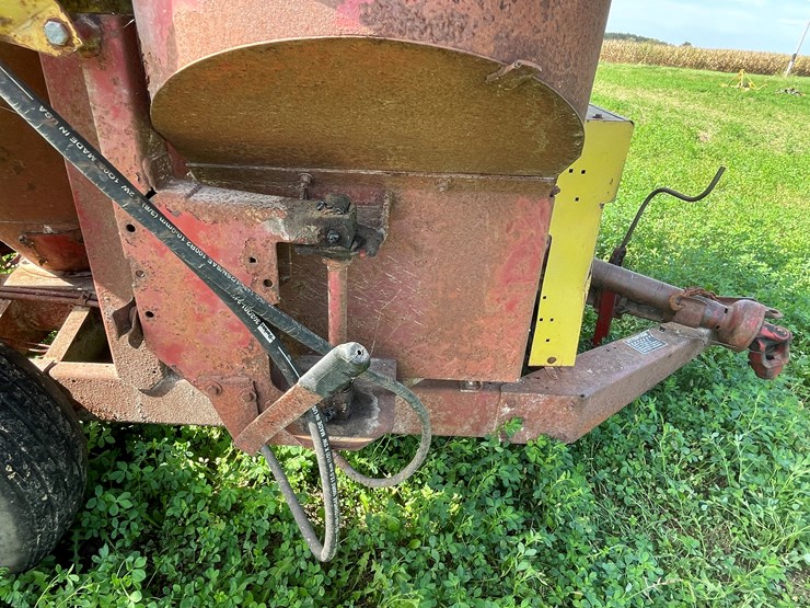 new-holland-355-image-13