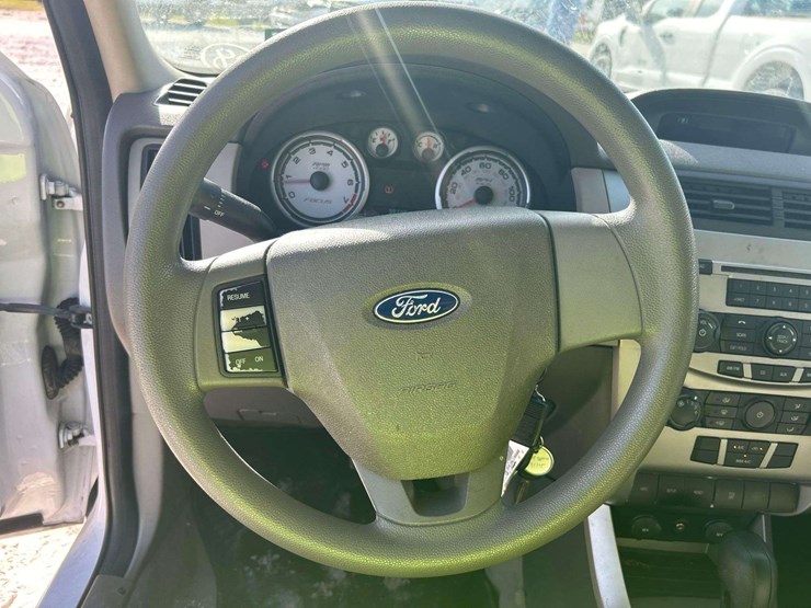 2008-ford-focus-sel-sedan-image-13