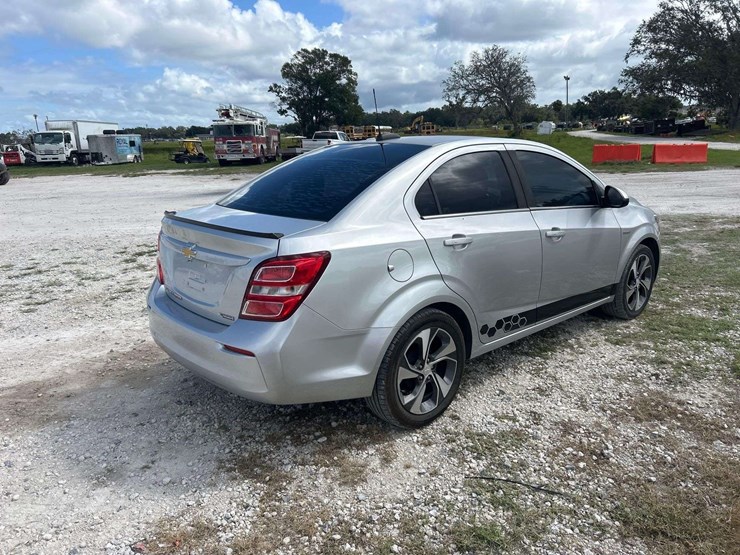 2017-chevrolet-sonic-premier-sedan-image-3