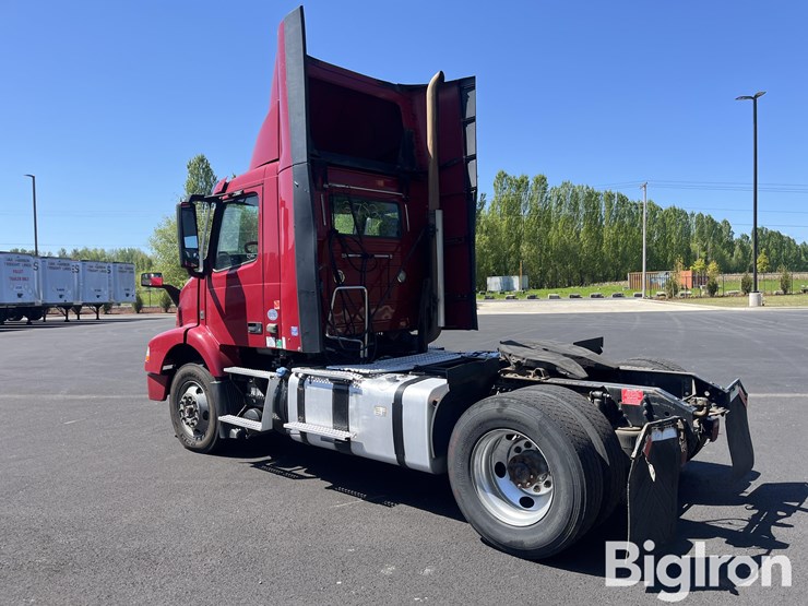 2016-volvo-vnm42t-truck-tractor-image-7