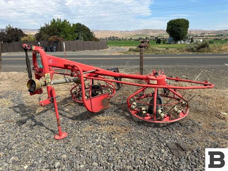 be-tr300-hay-tedder-image-1