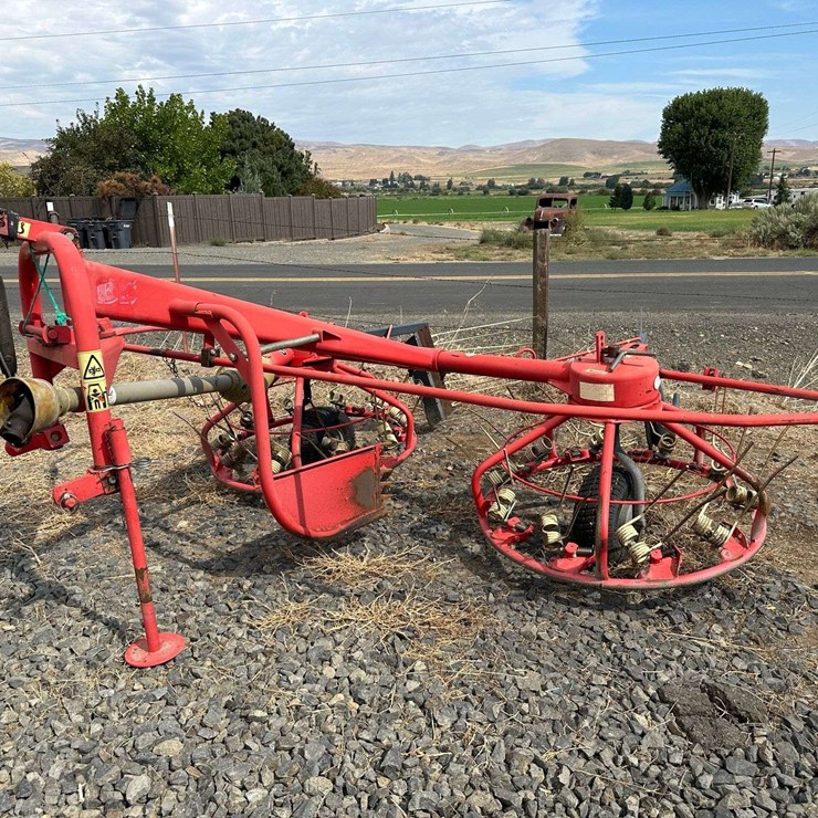 BE TR300 Hay Tedder