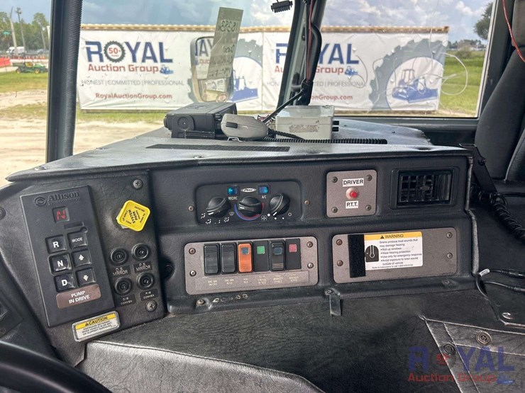 2003-pierce-tilt-cab-foam-pumper-fire-truck-image-8