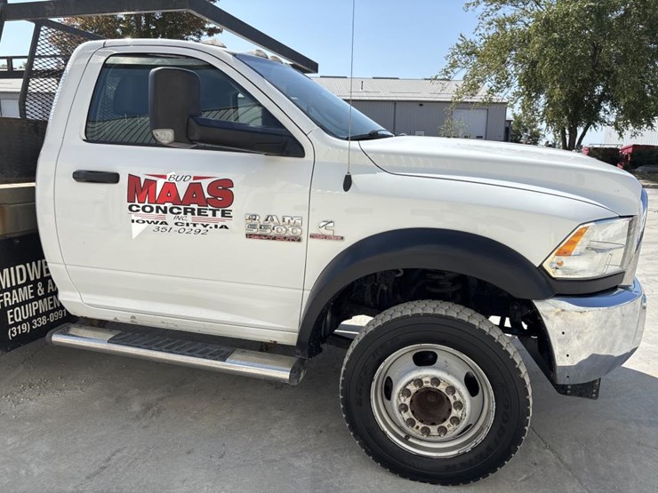 2016-dodge-ram-5500-image-9