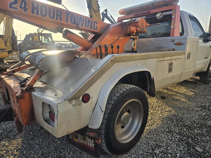 2003-ford-f550-image-17