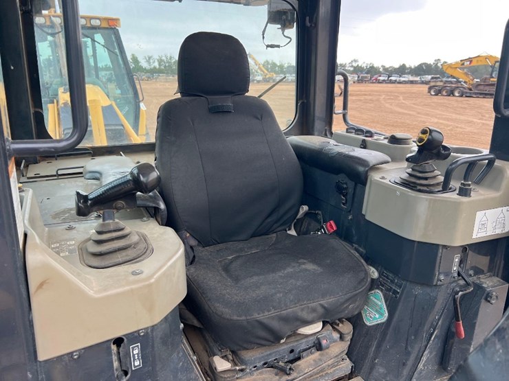 2017-komatsu-d39px-24-image-28