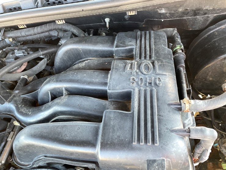 2004-ford-explorer-image-76