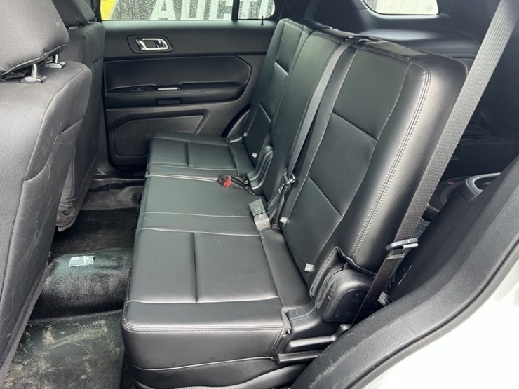2017-ford-explorer-image-21