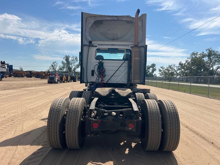 2011-international-prostar-+122-6x4-daycab-road-tr-image-3