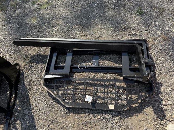 #120-•-skid-steer-fork-attachment-image-2