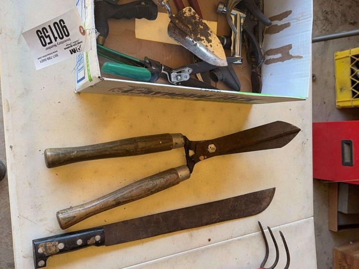 yard-tools,-machete-image-1