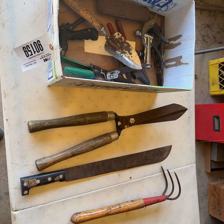 Yard Tools, Machete