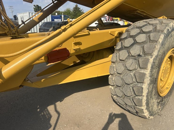 2005-caterpillar-725-image-12