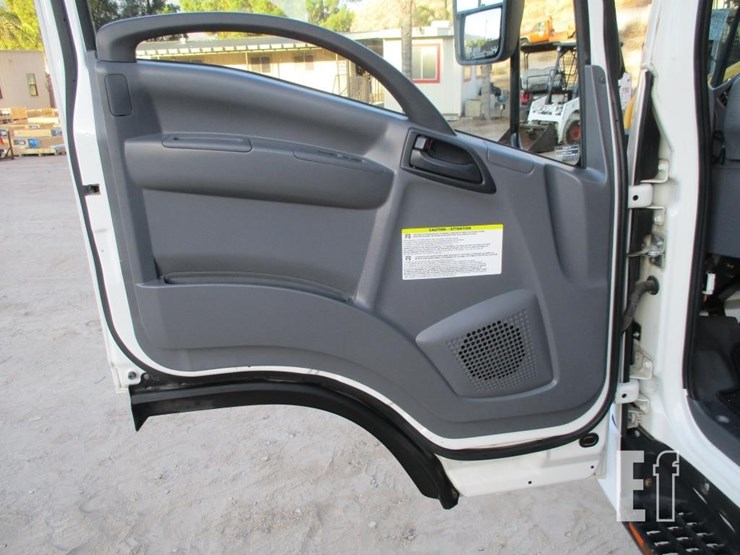 2022-isuzu-nrr-image-13