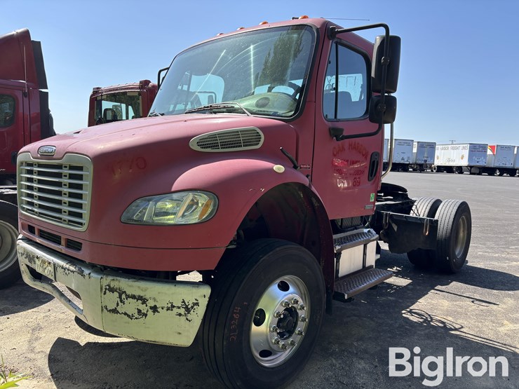 2006-freightliner-m2-truck-tractor-image-1