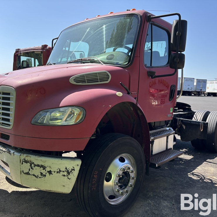 2006 Freightliner M2 Truck Tractor