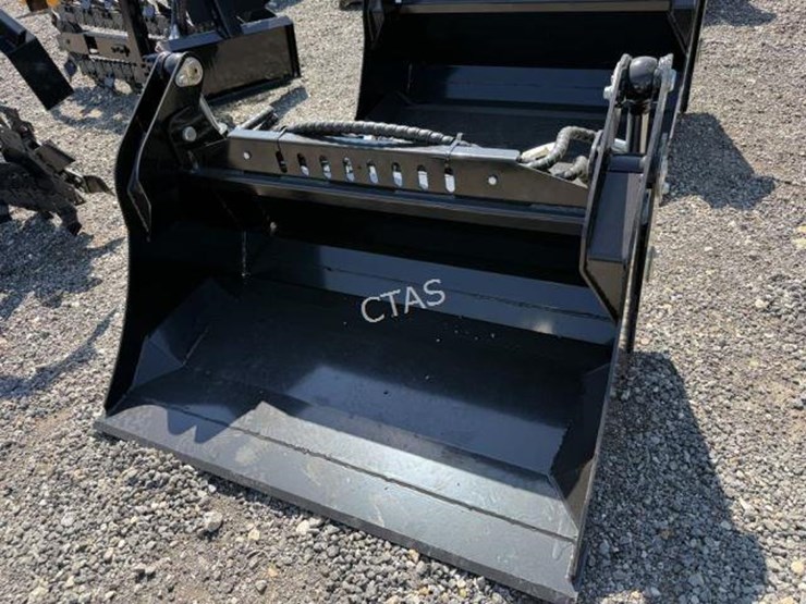 #107-•-skid-steer-4-in-1-bucket---39"-image-1