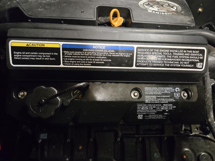 #1787-•-sea-doo-switch-boat-image-33