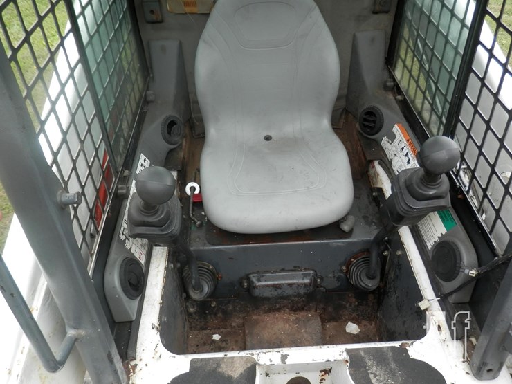 2002-bobcat-t200-image-7