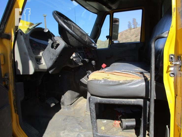 2011-international-durastar-4300-image-7