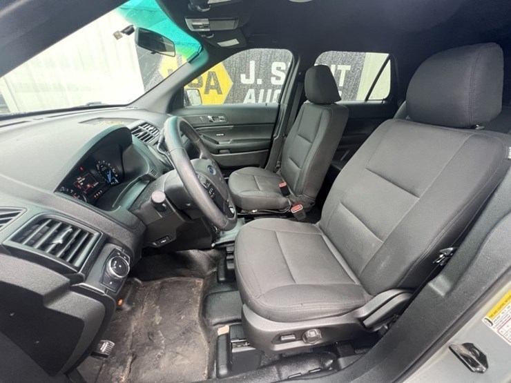 2017-ford-explorer-image-23