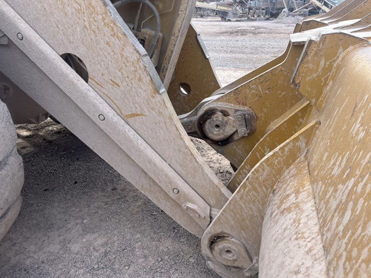 caterpillar-988k-image-15