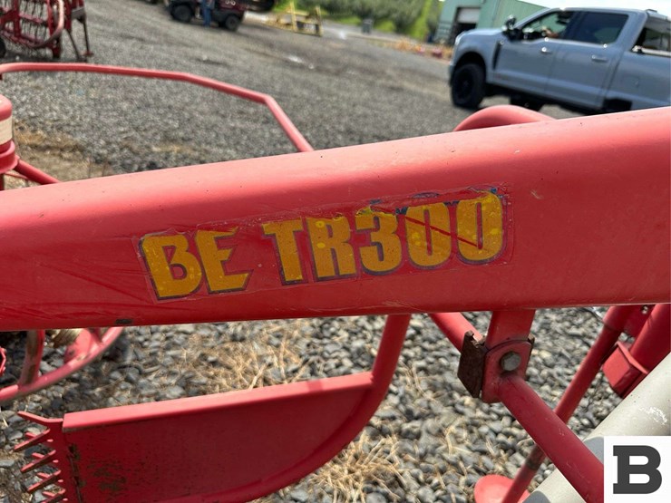 be-tr300-hay-tedder-image-18