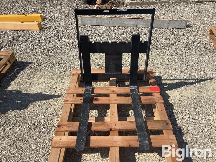 mini-excavator-pallet-fork-attachment-image-2