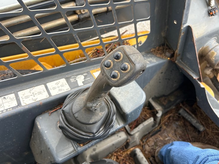 deere-329e-image-15