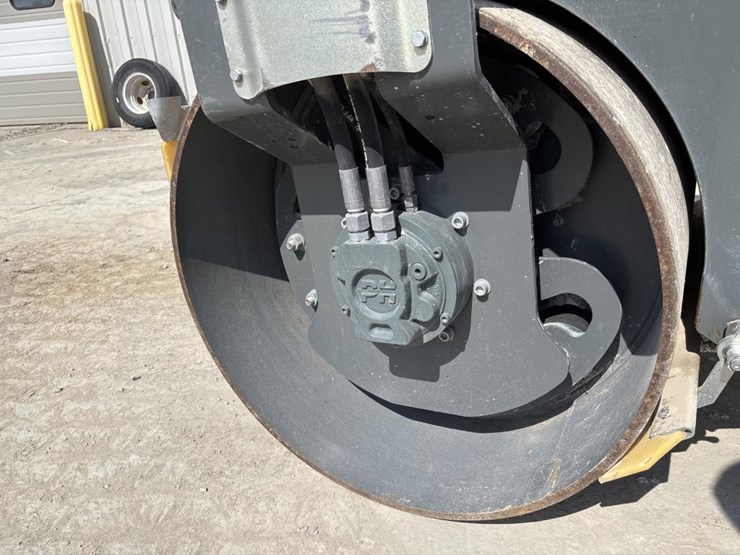 #5056-•-2019-wacker-neuson-rd28-smooth-drum-roller-image-28