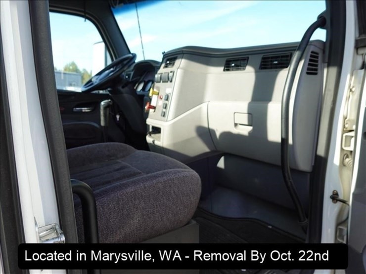 2015-peterbilt-567-image-13