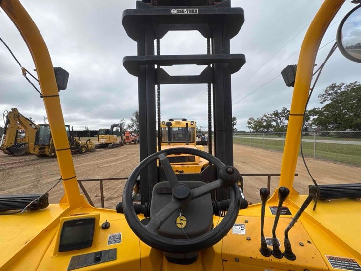 sellick-s80j4e-4-rough-terrain-forklift-image-16