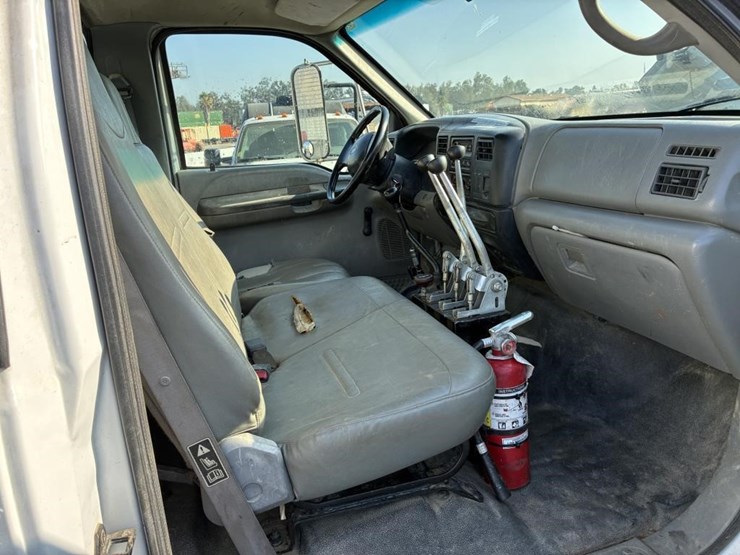 2010-ford-f650-image-9