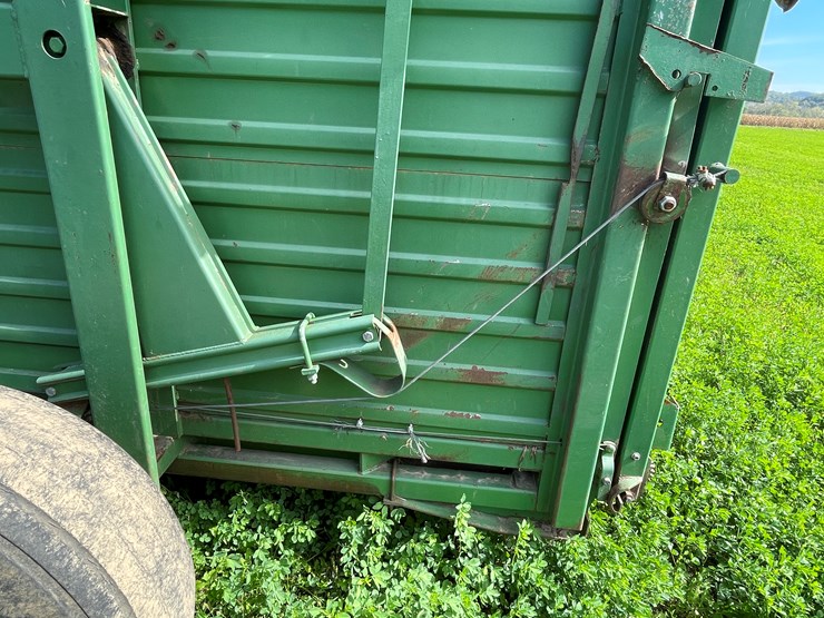 john-deere-200-image-11