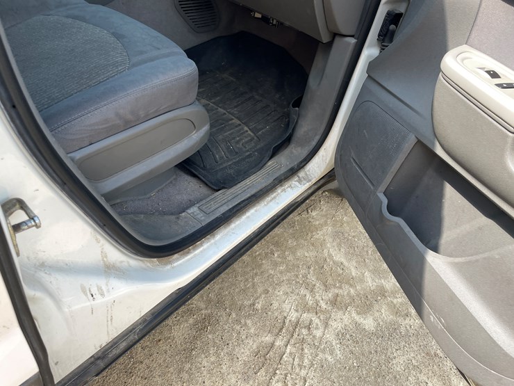2012-chevrolet-traverse-ls-image-38
