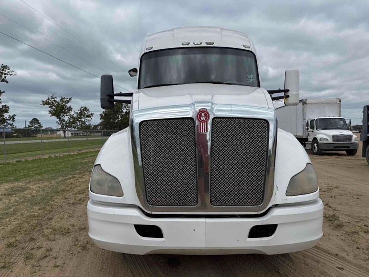2014-kenworth-t680-image-3
