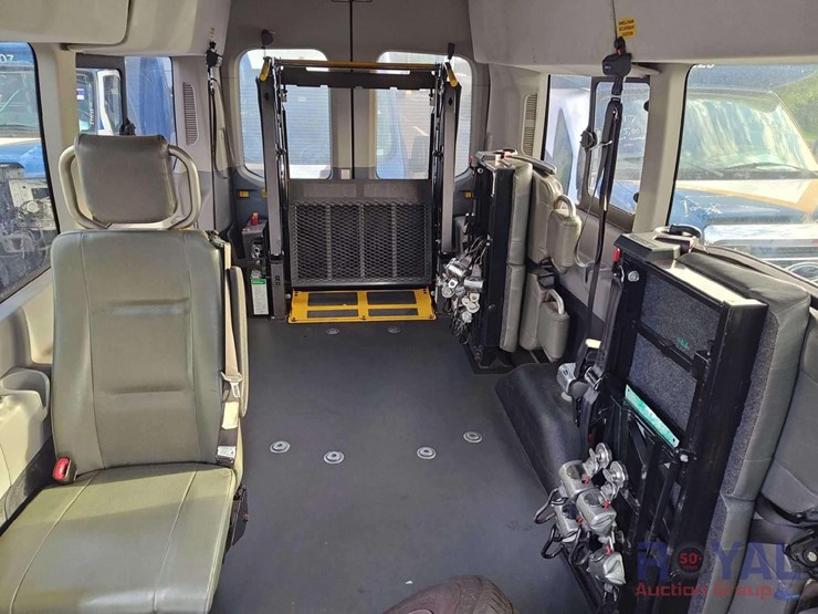 2017-ford-transit-image-38