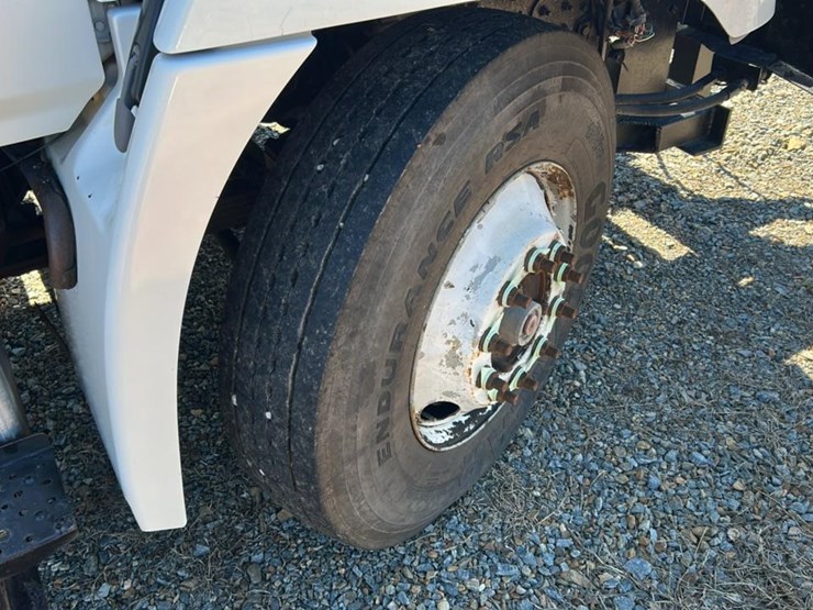#1963-•-2010-dump-&-spreader-truck*-image-12