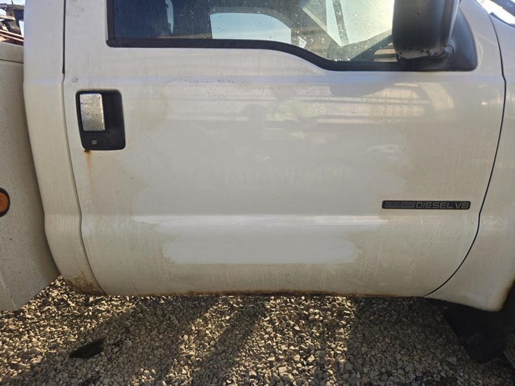 2003-ford-f550-image-11