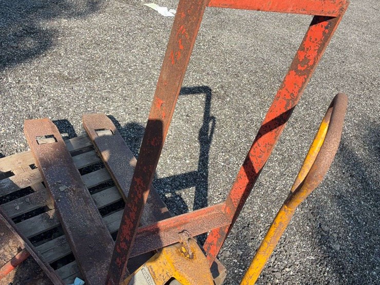 2-pallet-jacks-image-3