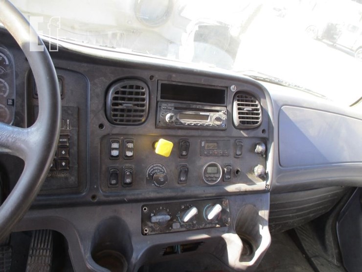 2012-freightliner-business-class-m2-106-image-9