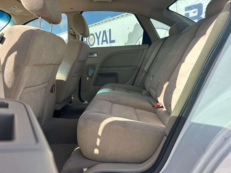2007-ford-five-hundred-sel-sedan-image-18