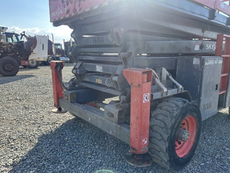 2011-skyjack-sj8841rt-image-42