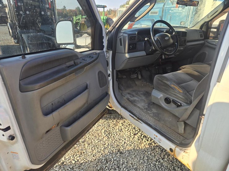 2003-ford-f550-image-38