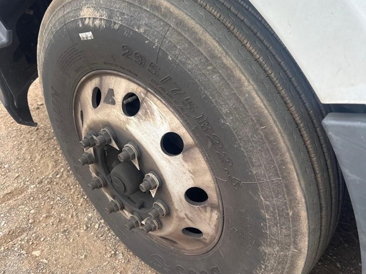 2019-kenworth-t680-image-15