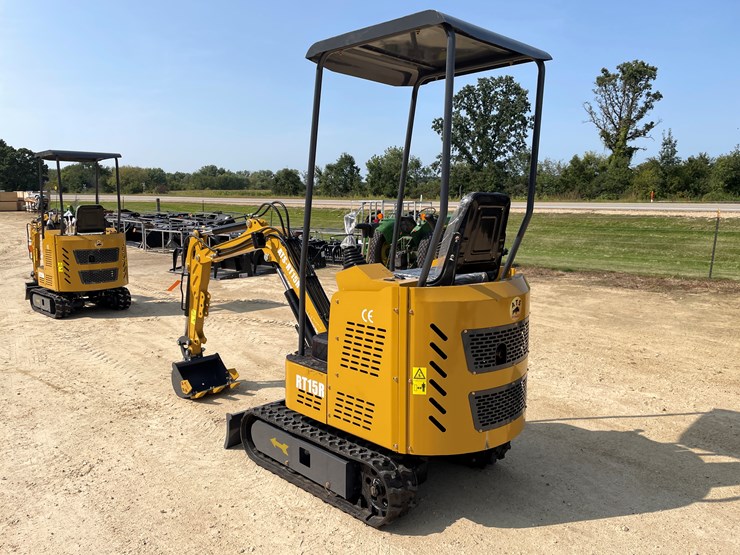 #212-•-new-rt15r-mini-excavator-image-3