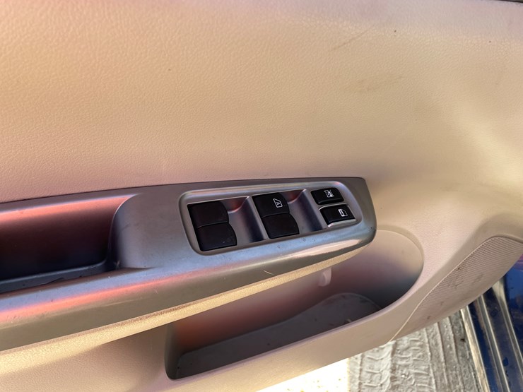 #109-•-2010-subaru-impreza-(has-wi-title)-image-32