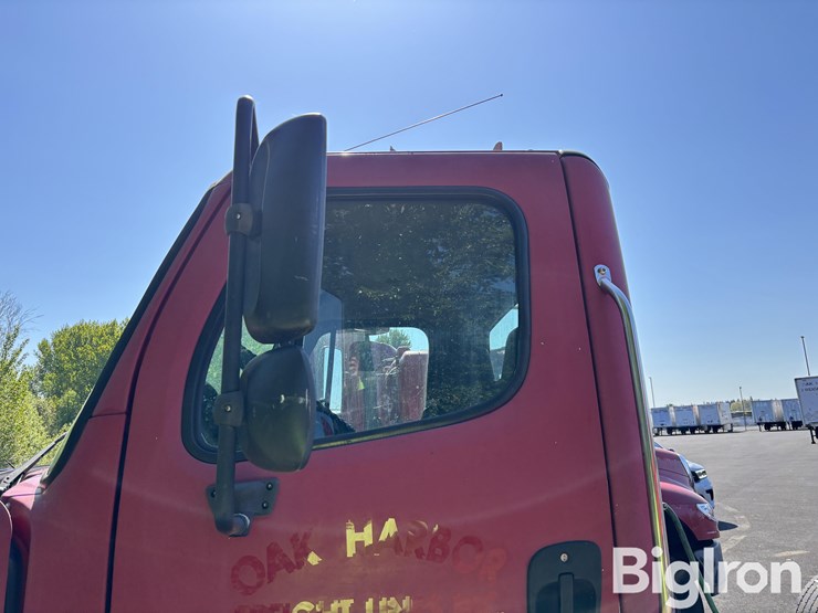 2006-freightliner-m2-truck-tractor-image-9