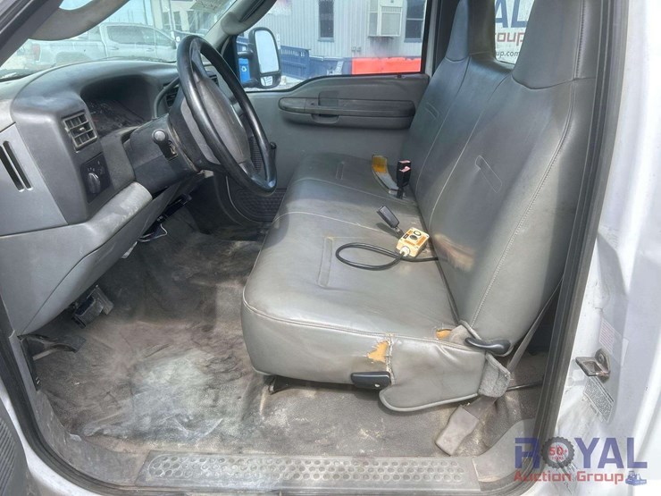 2004-ford-f550-image-11